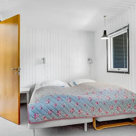 Beautiful In With Kitchen Hals